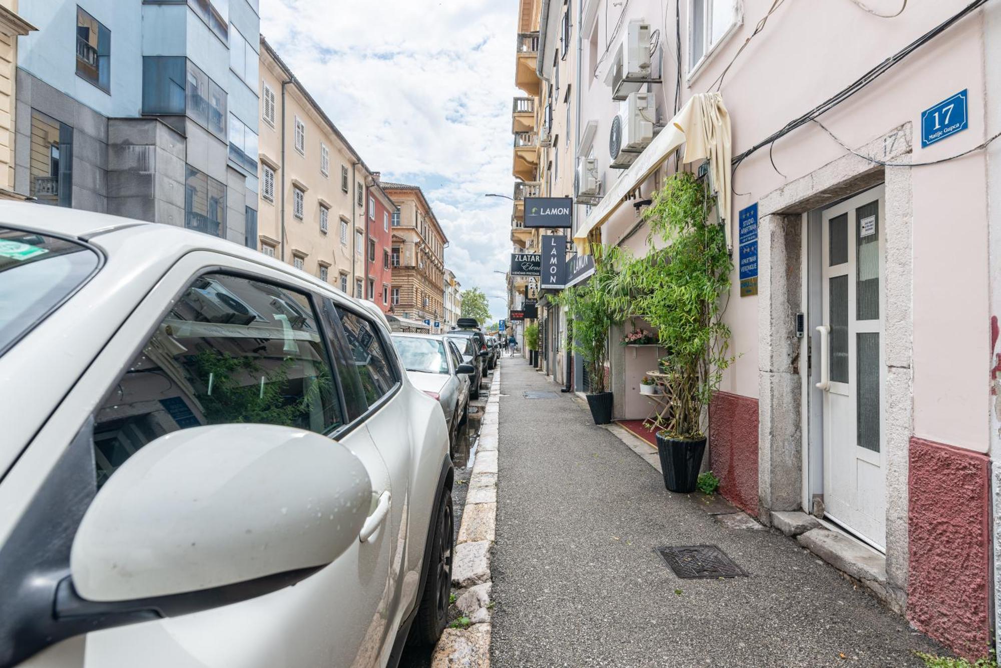 Small, Sweet & Cosy Apartments Rijeka Exterior photo
